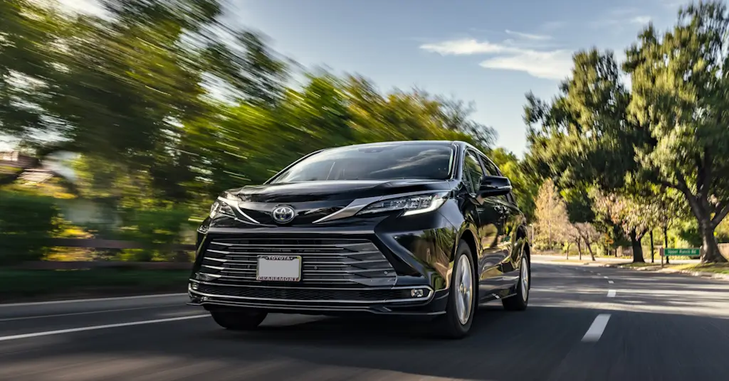 Economy Minivan - Toyota Sienna Hybrid Minivan - LAX Car Service