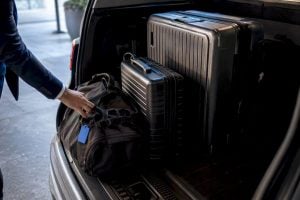 SUV Luggage Capacity: 2–6+ Suitcases by Segment and a Booking Checklist
