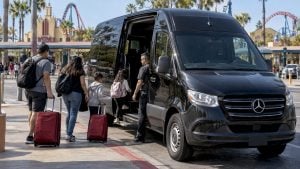 Flat Rate Transfers From LAX to Six Flags for Families and Groups