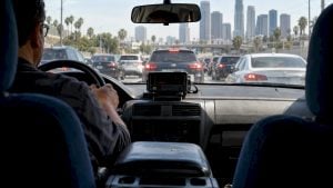 Flat Rate vs Metered Taxi: Who Pays for Traffic?